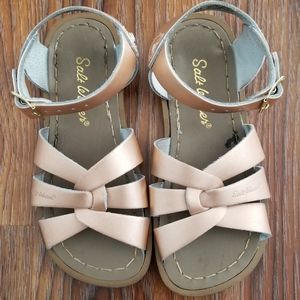 Salt Water by Hoy Shoes kids size 11 Rose Gold